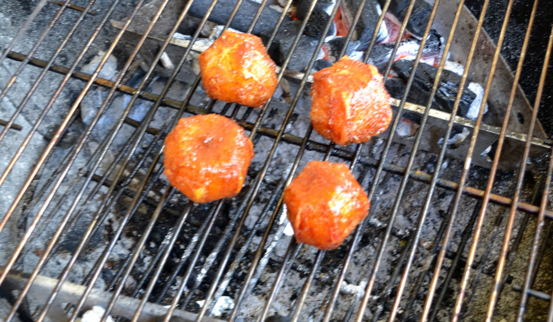 Naranjas sanguinas a la brasa con queso fresco: el broche de oro de tu BBQ