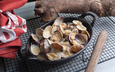 Almejas a la marinera a la brasa: receta rápida y perfecta para compartir