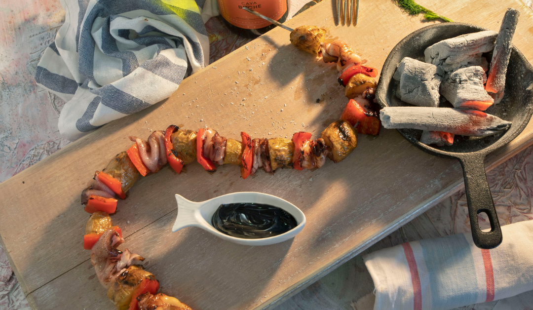 Brocheta “látigo” de chipirones, patata y pimiento a la brasa