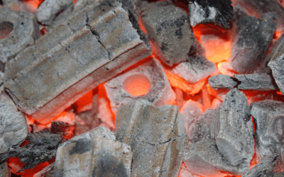 ¿Cuándo están listas las brasas para empezar a cocinar en la barbacoa?