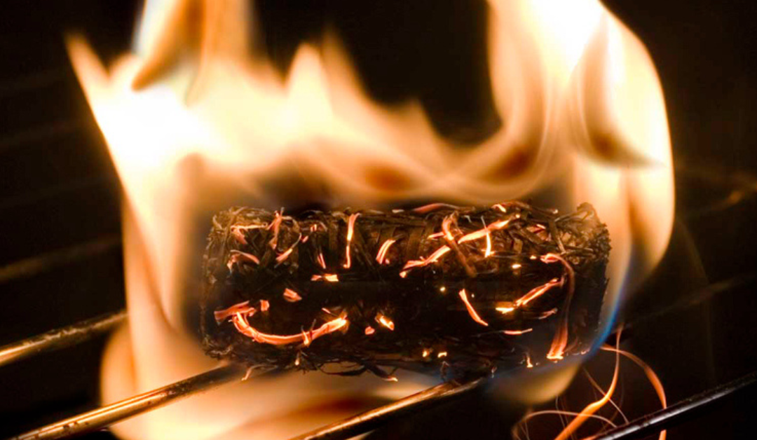 Cómo encender una barbacoa de carbón en ≈12 minutos: fácil y sin humo