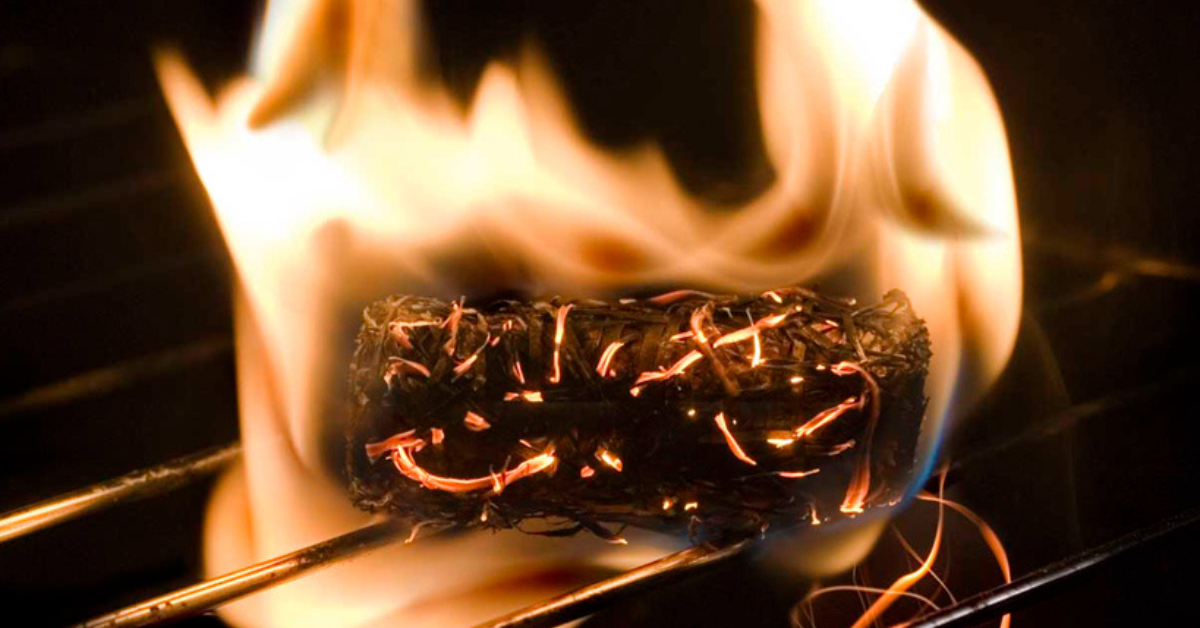 encender barbacoa de carbón