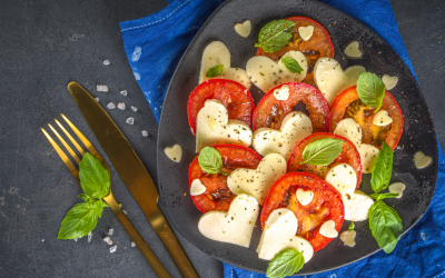 Ensalada caprese ahumada para dos: mozzarella, tomate y AOVE