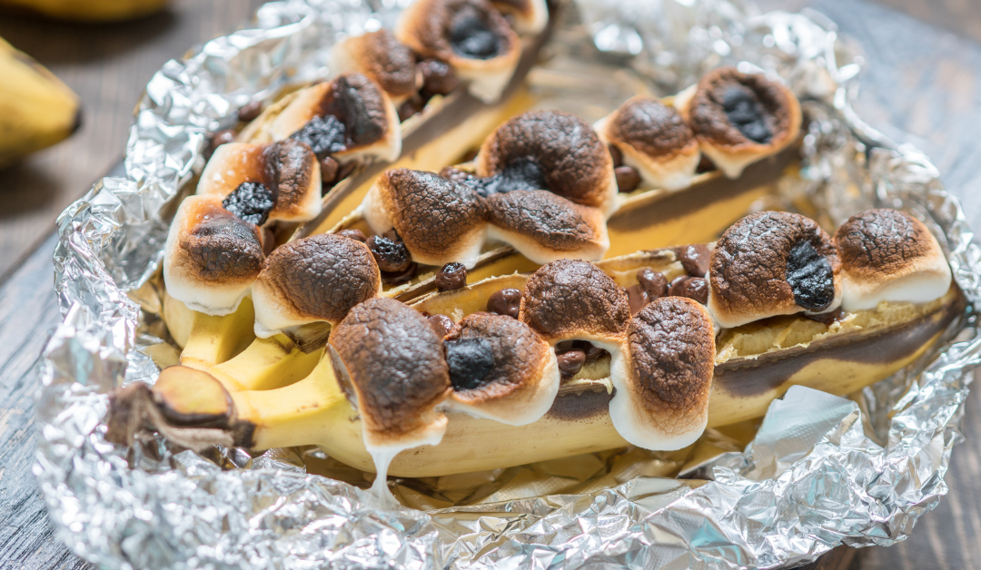Plátano canario a la brasa con mantequilla, ron y nubes (fácil y goloso)