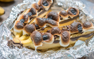 Plátano canario a la brasa con mantequilla, ron y nubes (fácil y goloso)