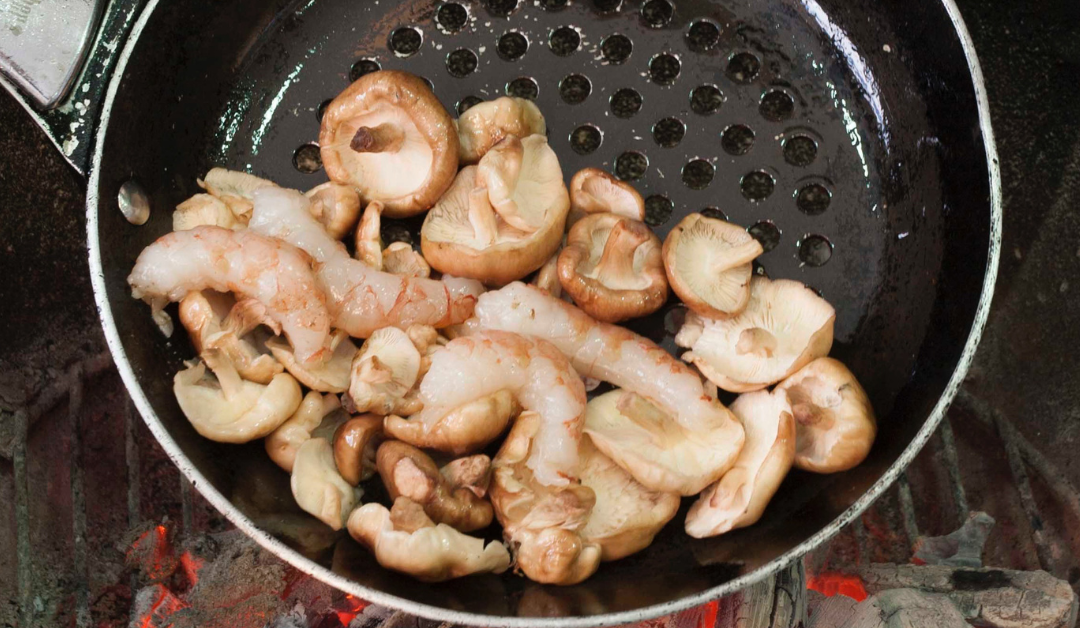 Salteado a la brasa: técnica, utensilios y trucos para que salga perfecto