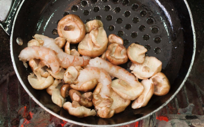 Salteado a la brasa: técnica, utensilios y trucos para que salga perfecto