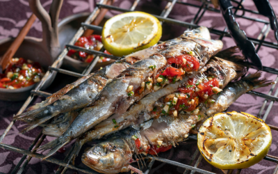 Sardinas a la brasa rellenas de piquillo, ajo y perejil para 6 personas