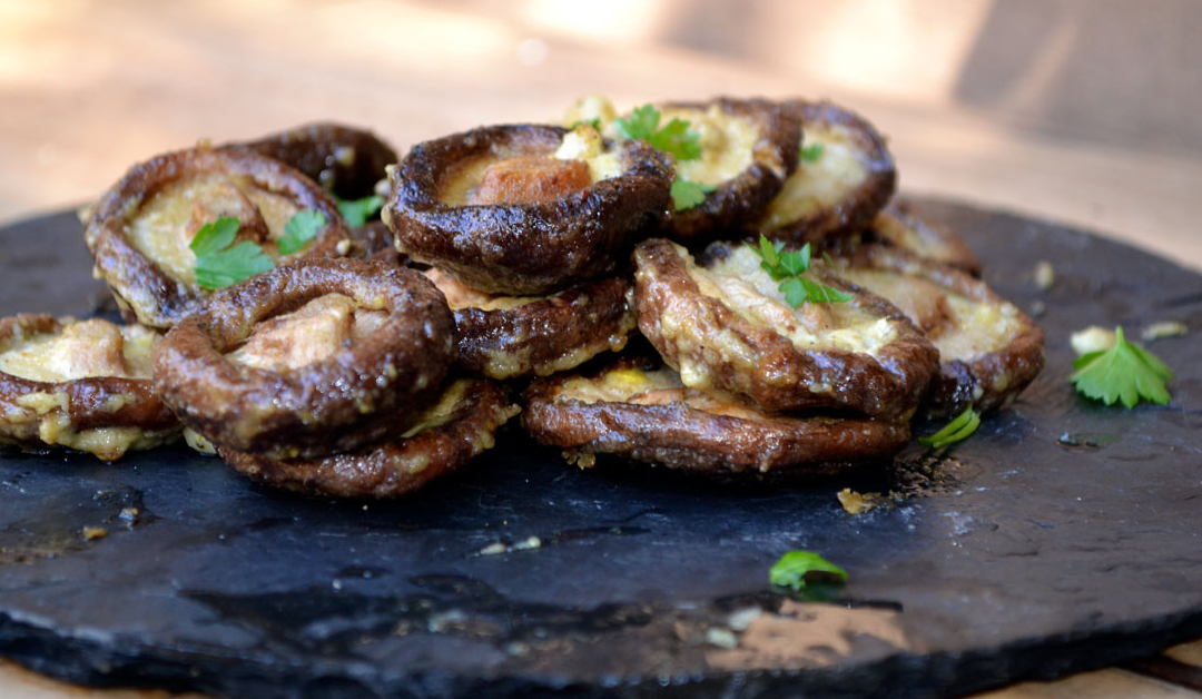 Setas shiitake a la parrilla con aliño cítrico y toque de humo