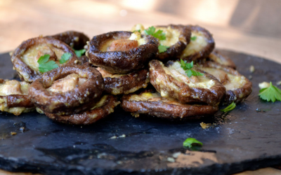 Setas shiitake a la parrilla con aliño cítrico y toque de humo