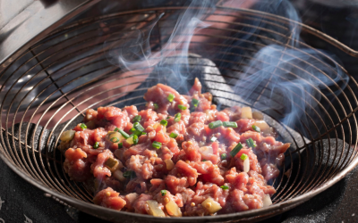 Steak Tartar ahumado en frío con sarmientos: clásico con toque BBQ